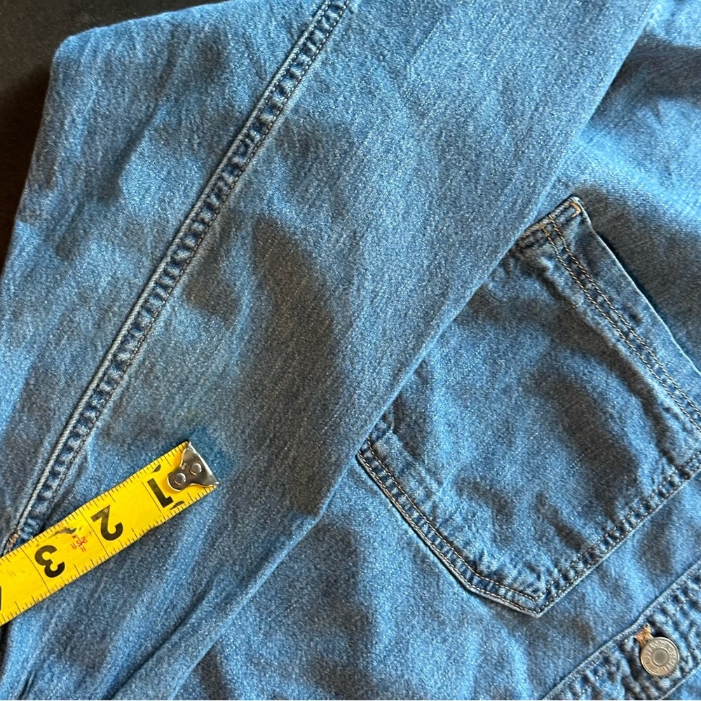 Levi’s Woman’s Denim Julia Shank Button up - Picture 6 of 7